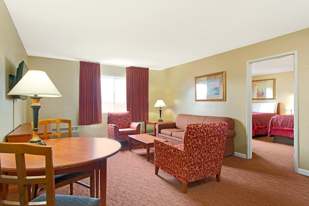 Days Inn & Suites by Wyndham St. Louis/Westport Plaza 21/27