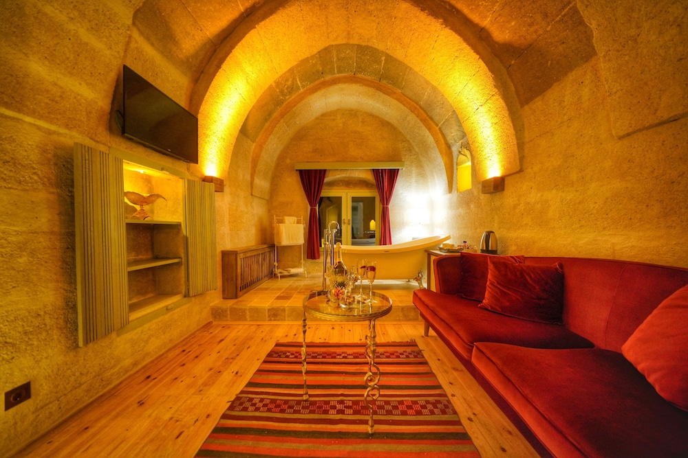 Taka Ev Cave Hotel & Guest House 30/50