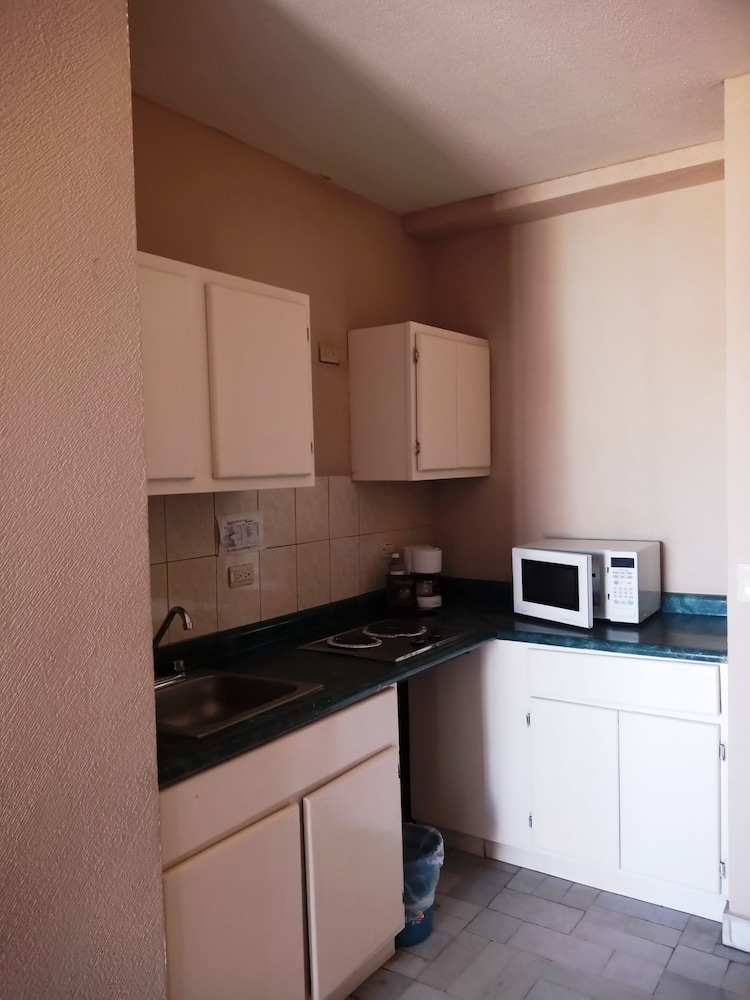 Los Jitos Hotel & Suites 13/56
