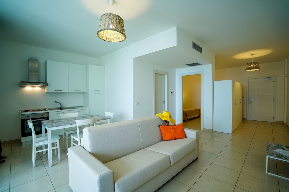 19 Summer Suites 32/60