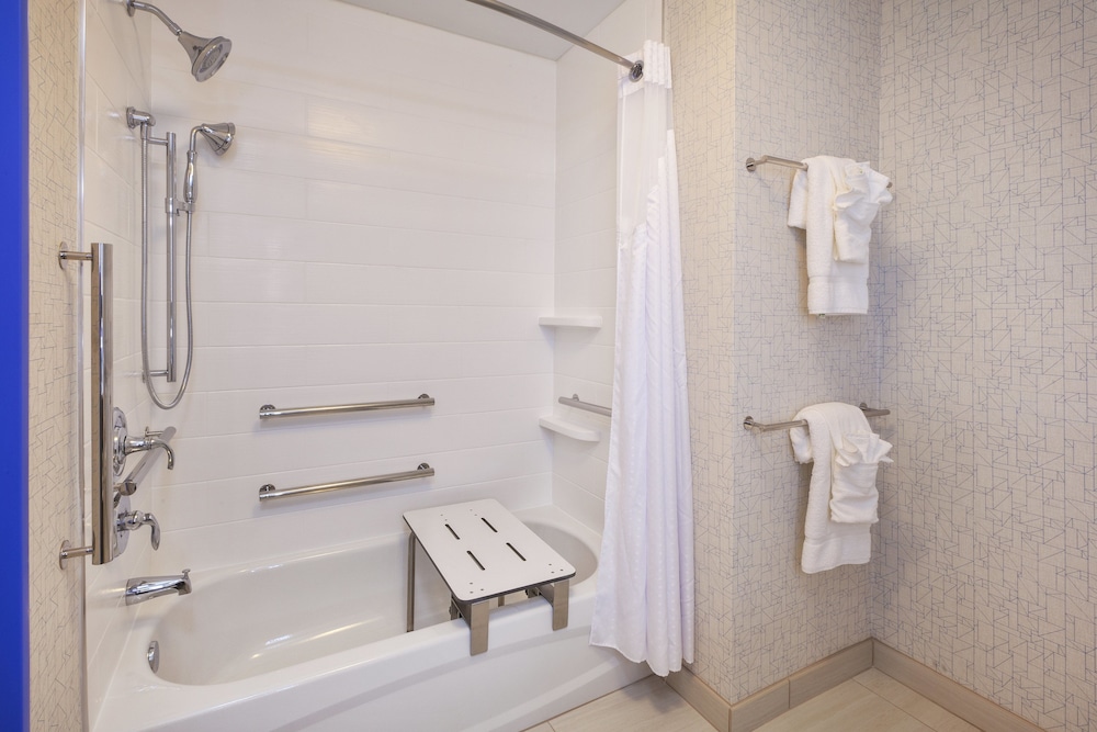 Holiday Inn Express Suites New Castle 26/62