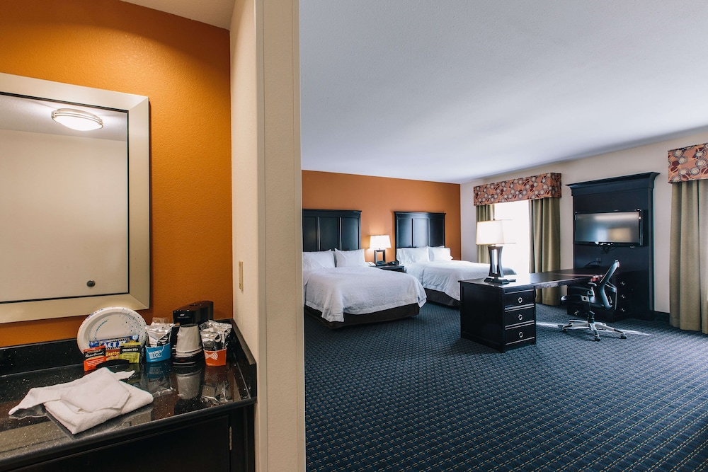 Hampton Inn Suites Effingham 24/63