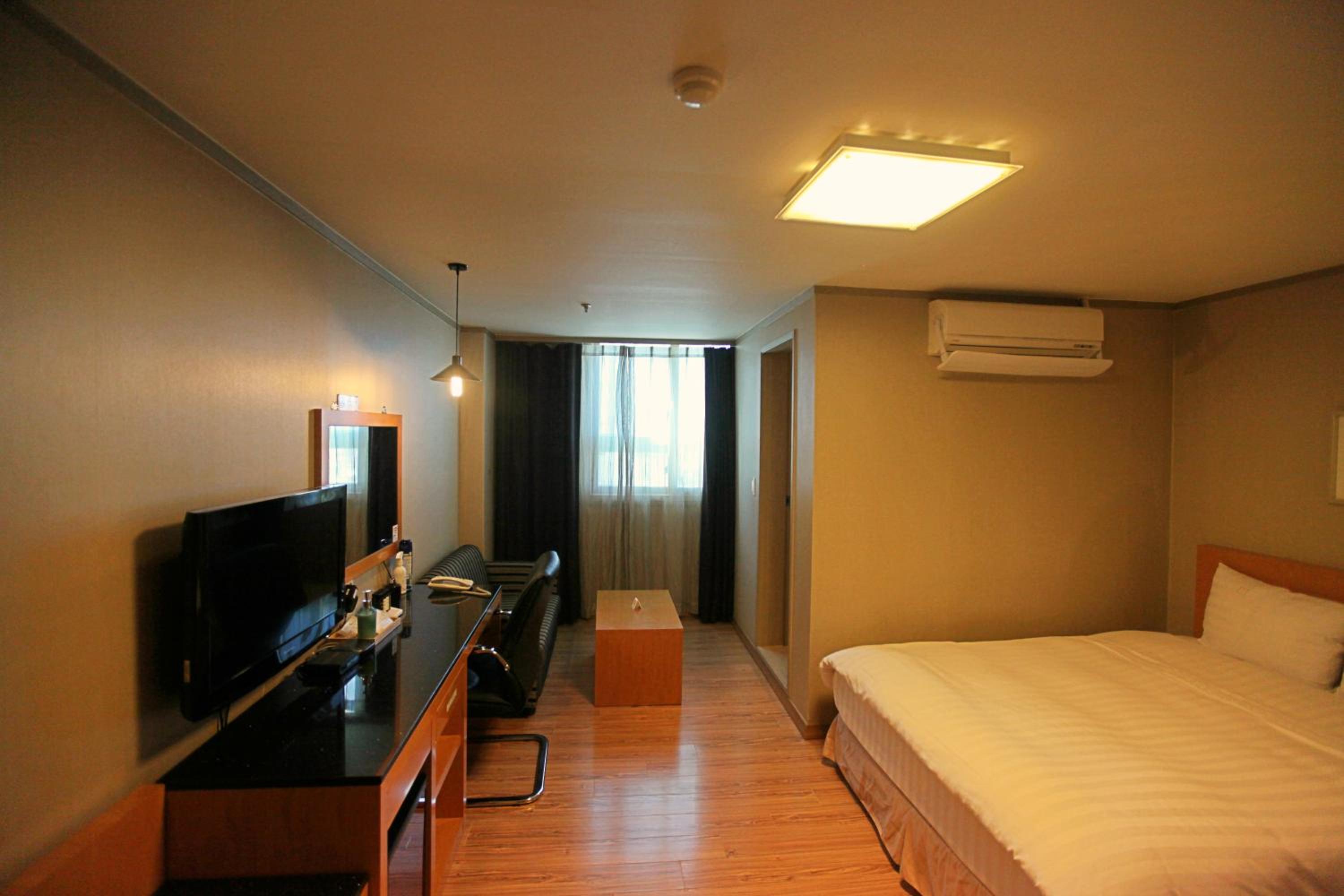 Junior Suite, Changwon AT Business Hotel 2/3