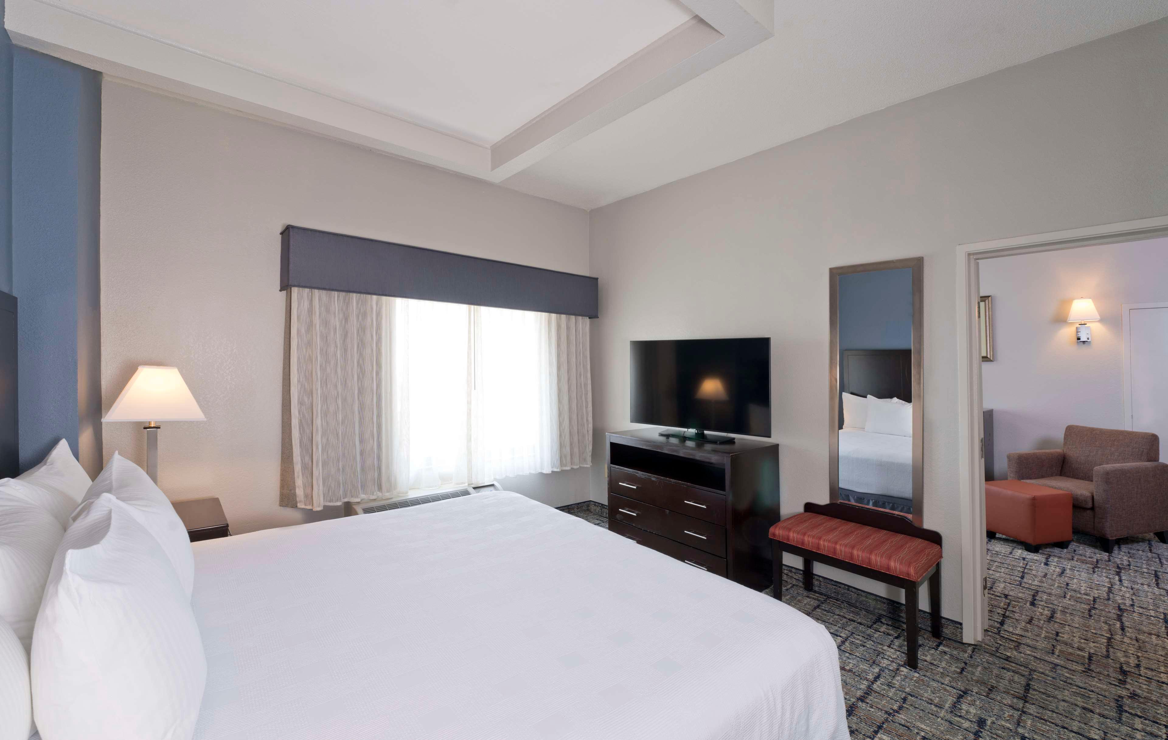 Executive, Suite