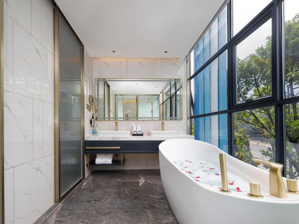Pazhou XANA Deluxe International Hotel 36/37