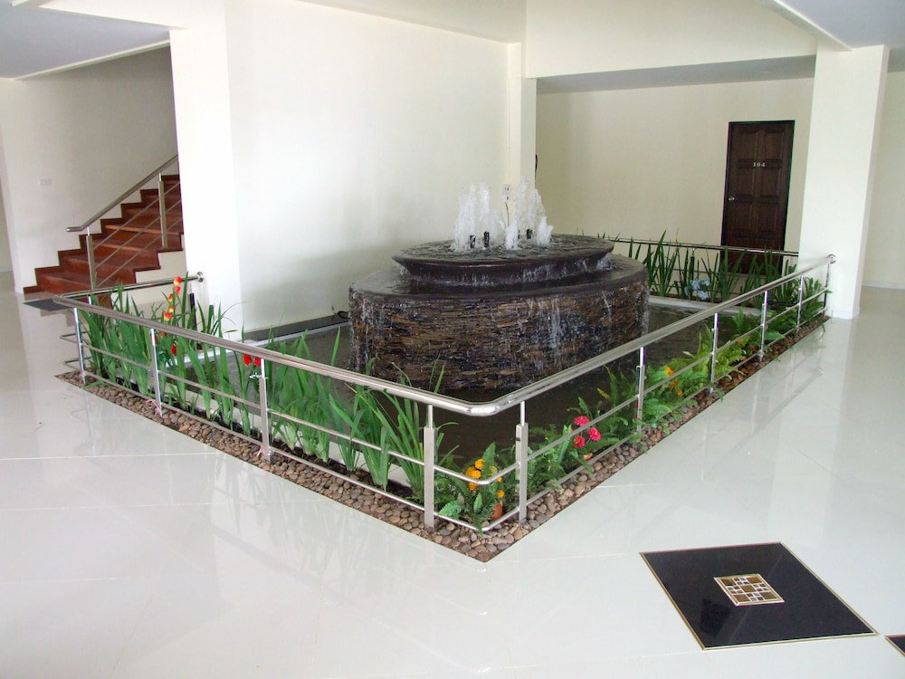 Rueanrimnam Hotel 8/47