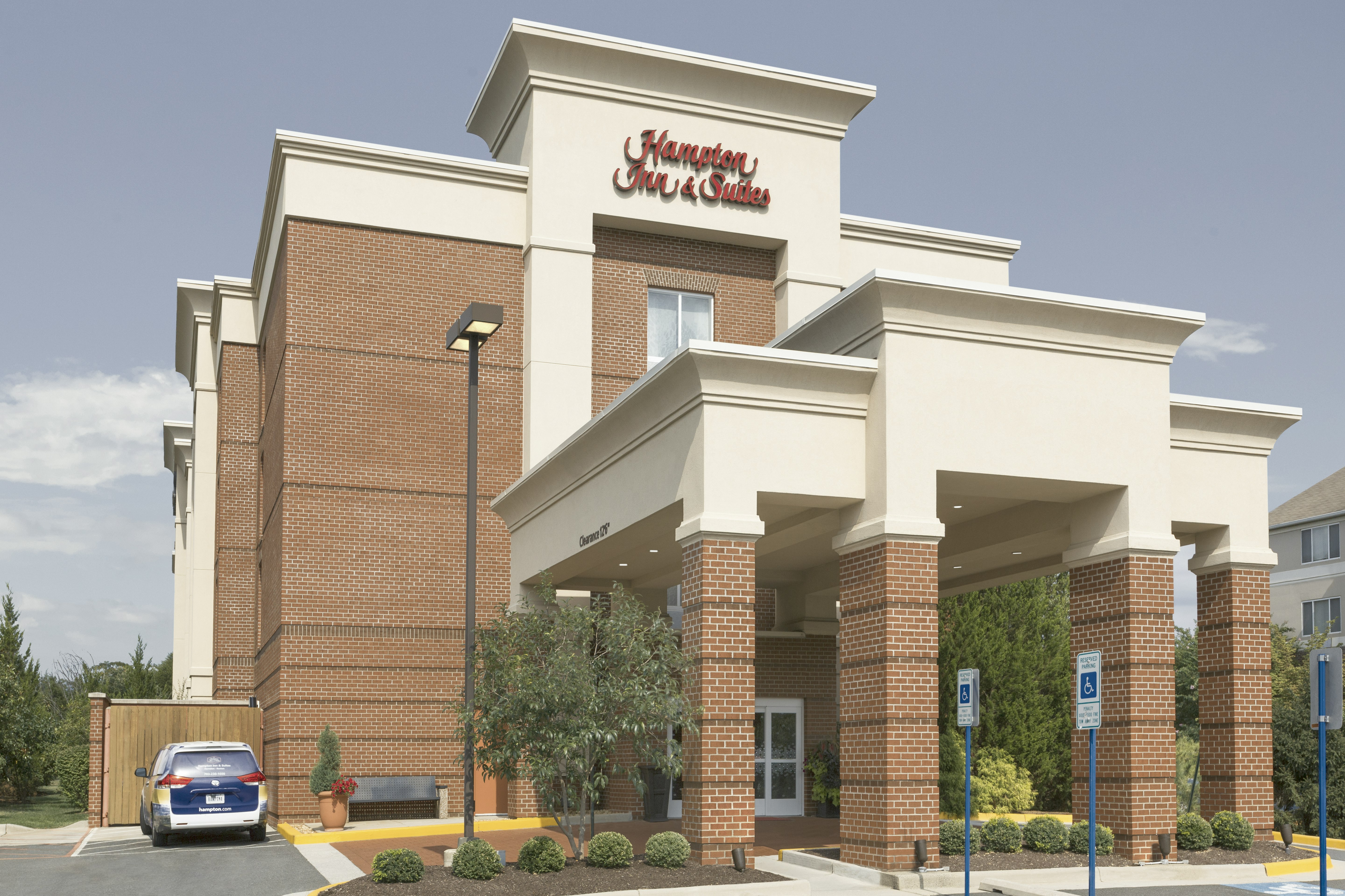 Hampton Inn & Suites Herndon - Reston 40/42