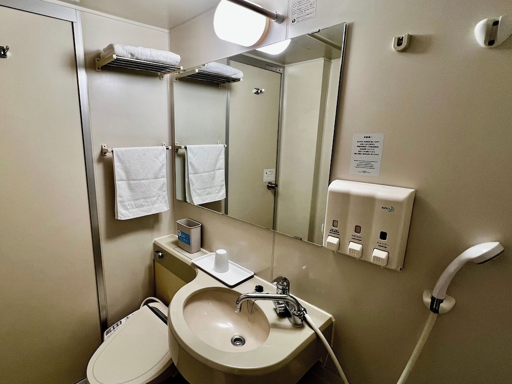 Toyoko Inn Shin-yokohama Ekimae Honkan 56/58