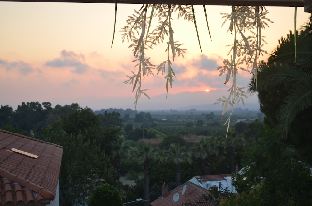 Ena Serenity Boutique Hotel 66/73