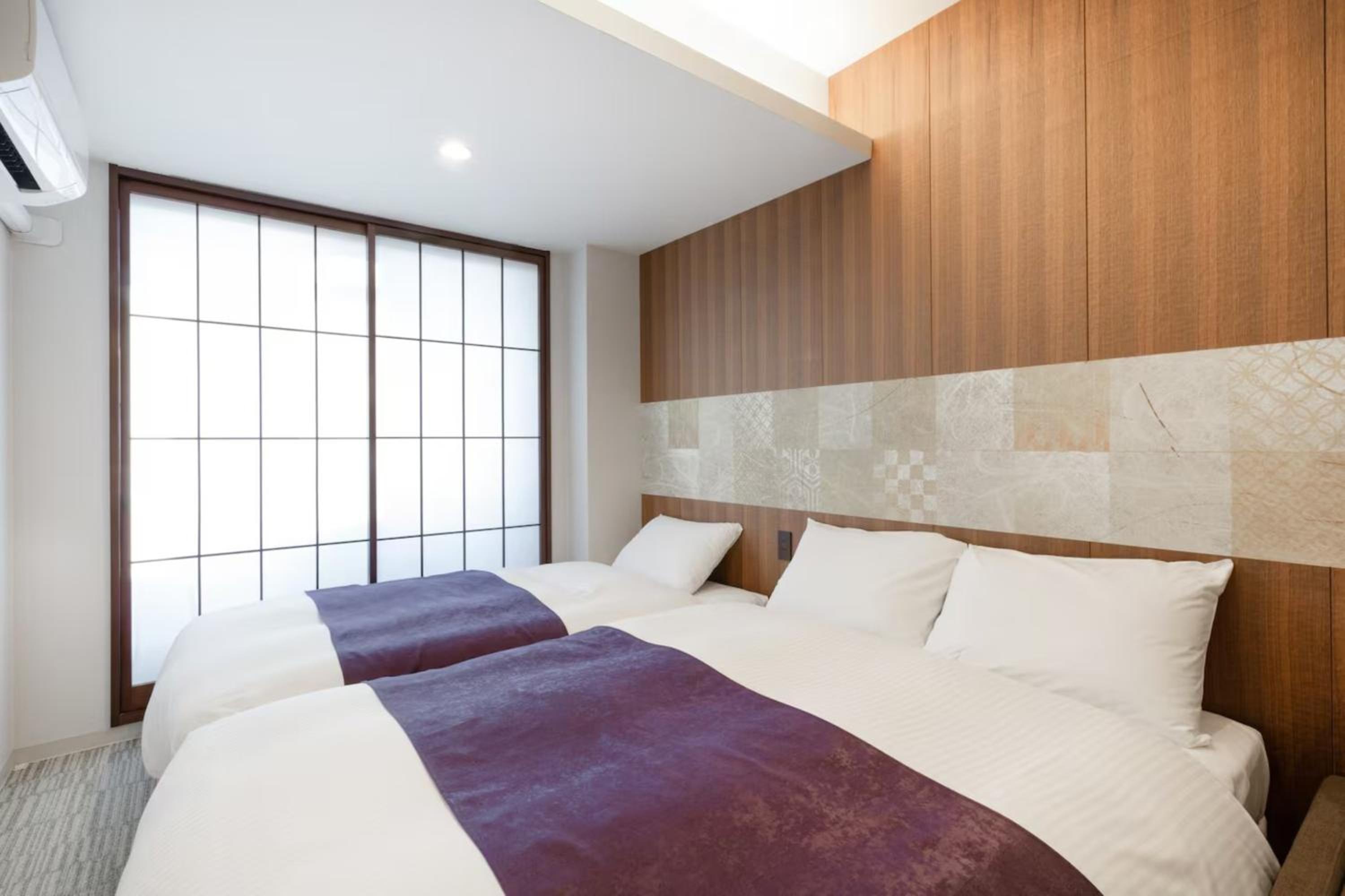Deluxe, Twin Beds