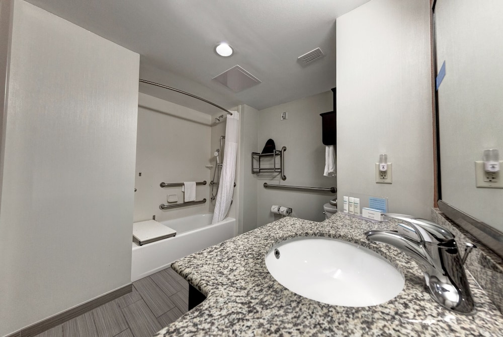 HAMPTON INN NEPTUNE/WALL 14/54