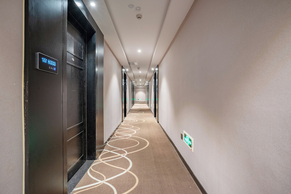 Pazhou XANA Deluxe International Hotel (Changgang Subway Metro Station Branch) 19/50