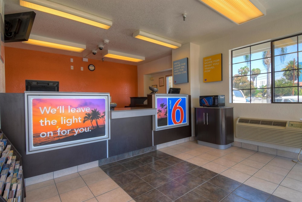 Motel6 Santa Ana, CA 7/53