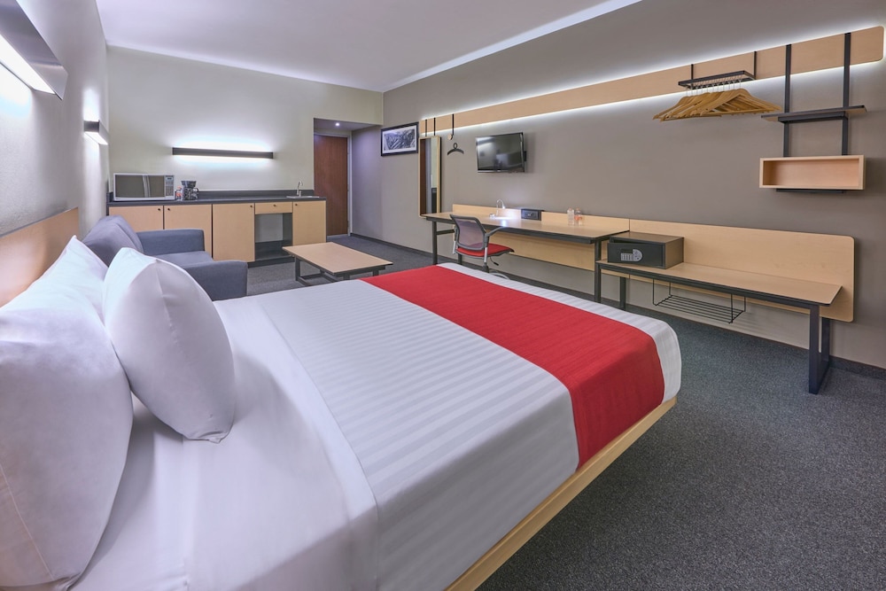 SUPERIOR, QUEEN BED, SOFA