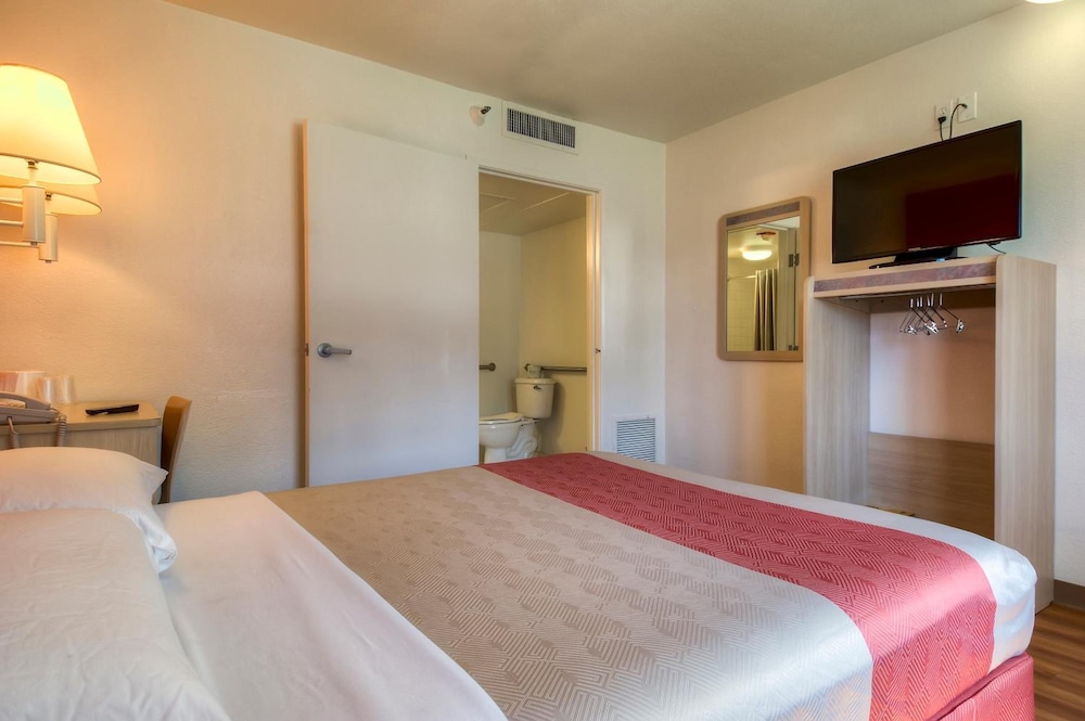 Motel6 Oceanside, CA 22/62