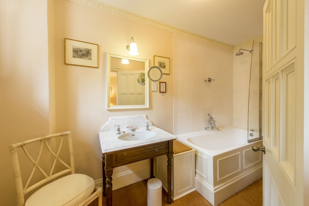 Hartwell House Amp Spa 70/70