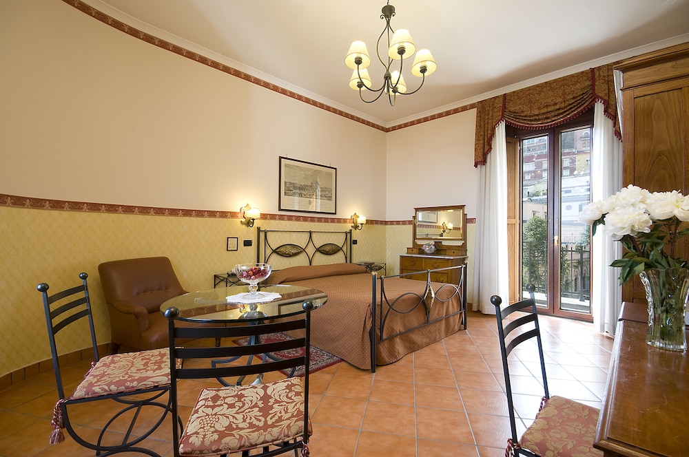 PINTO STOREY HOTEL 33/67