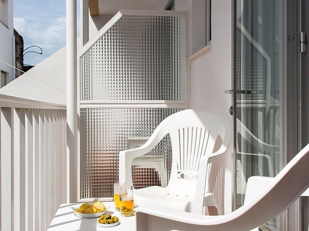 Hostal Menurka 2/50