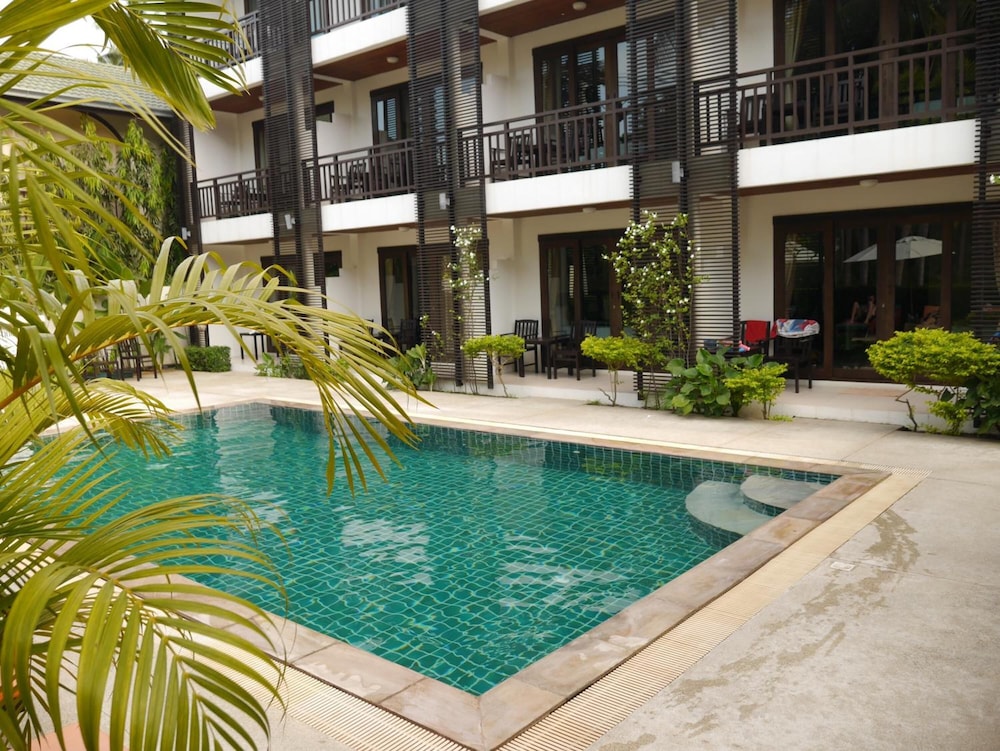 Ampha Place Hotel 3/53
