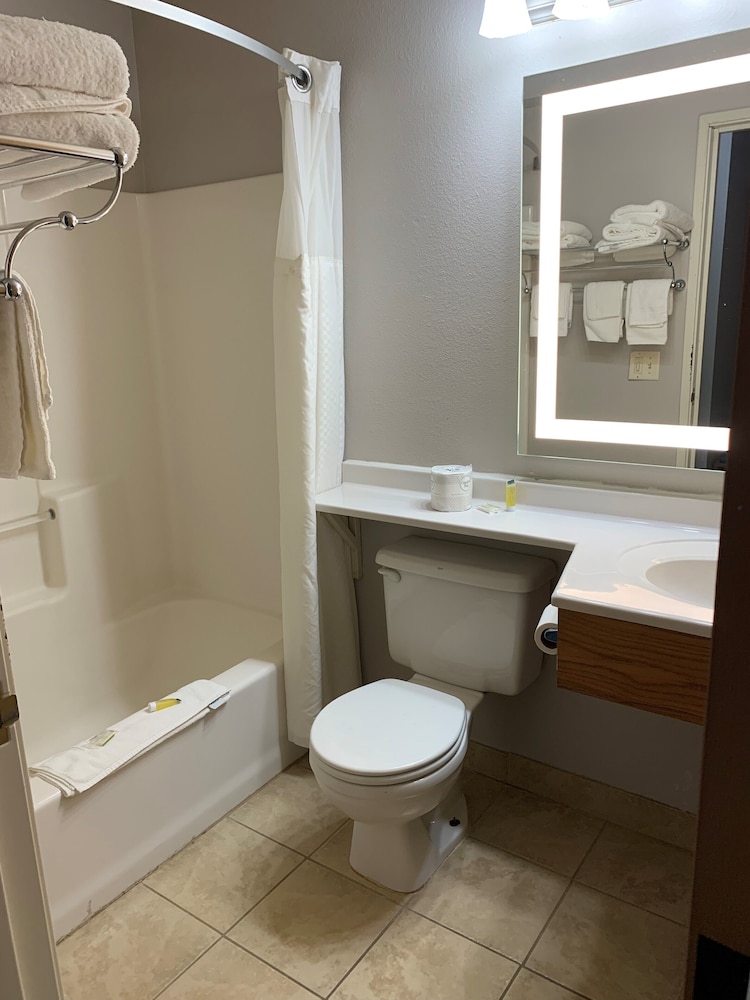 Days Inn by Wyndham Custer 34/36