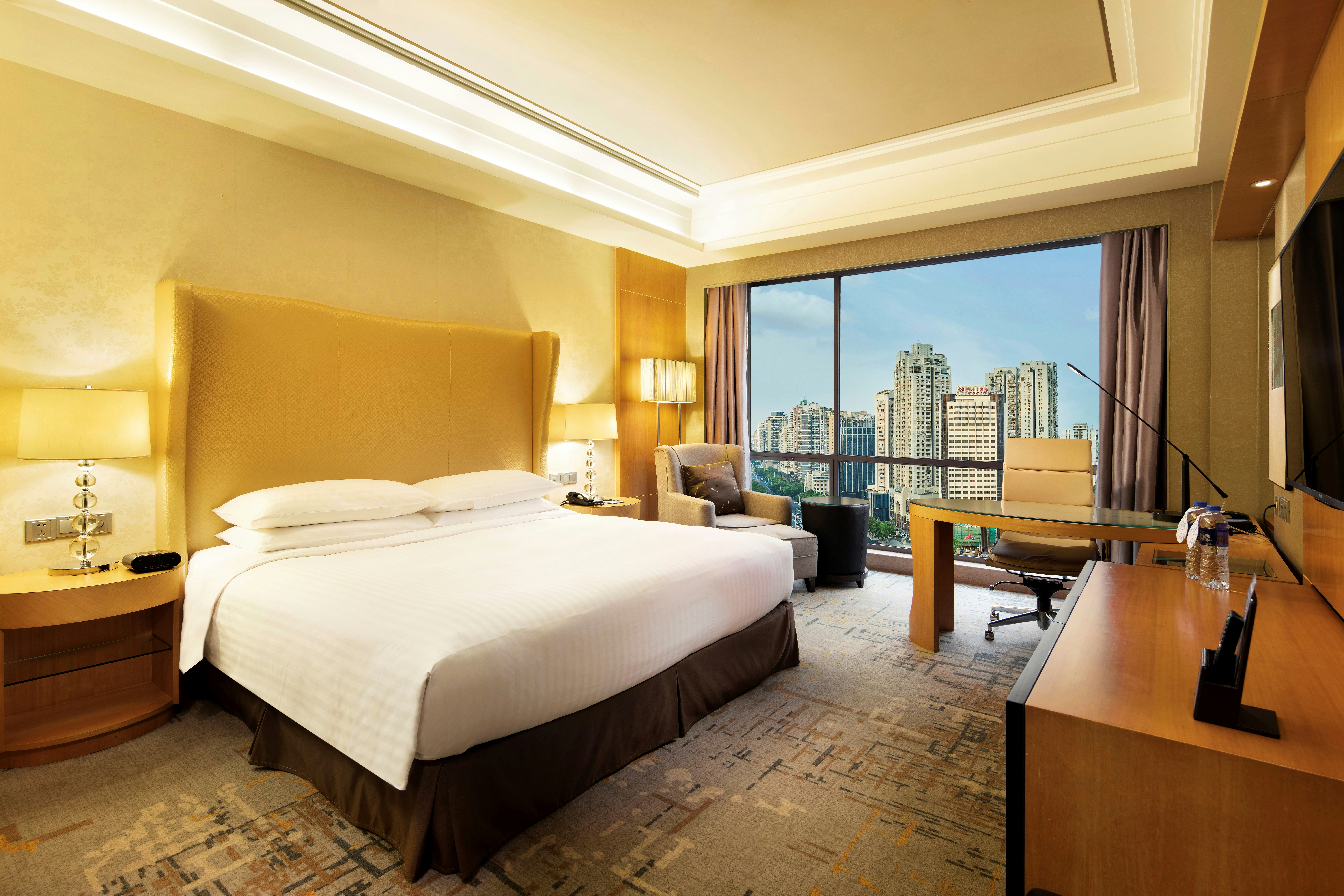 DELUXE, KING BED, CITY VIEW