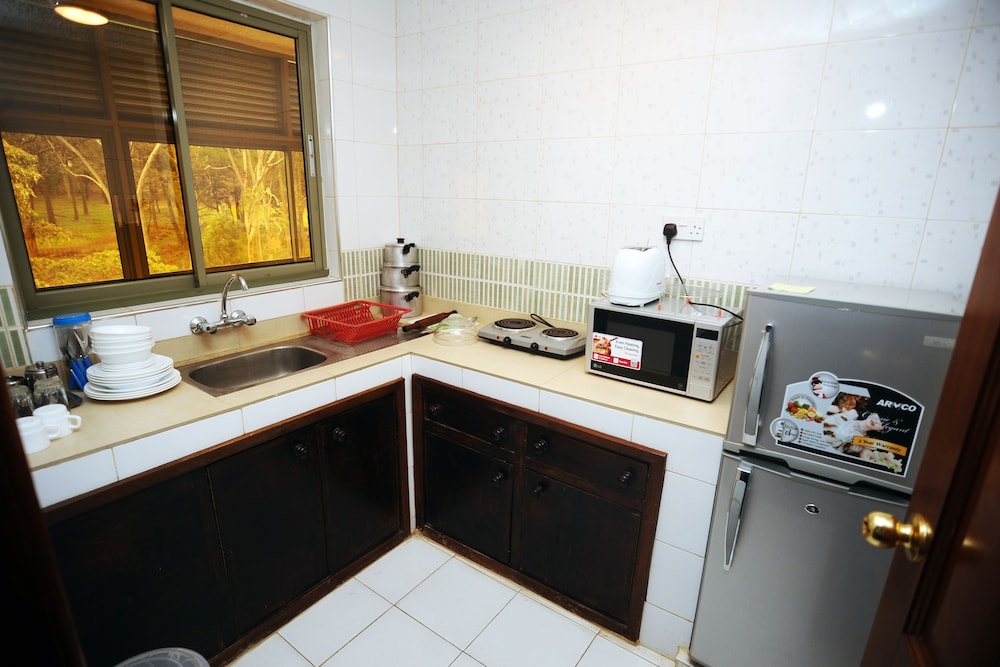 The Kenya Comfort Hotel Suites 75/78