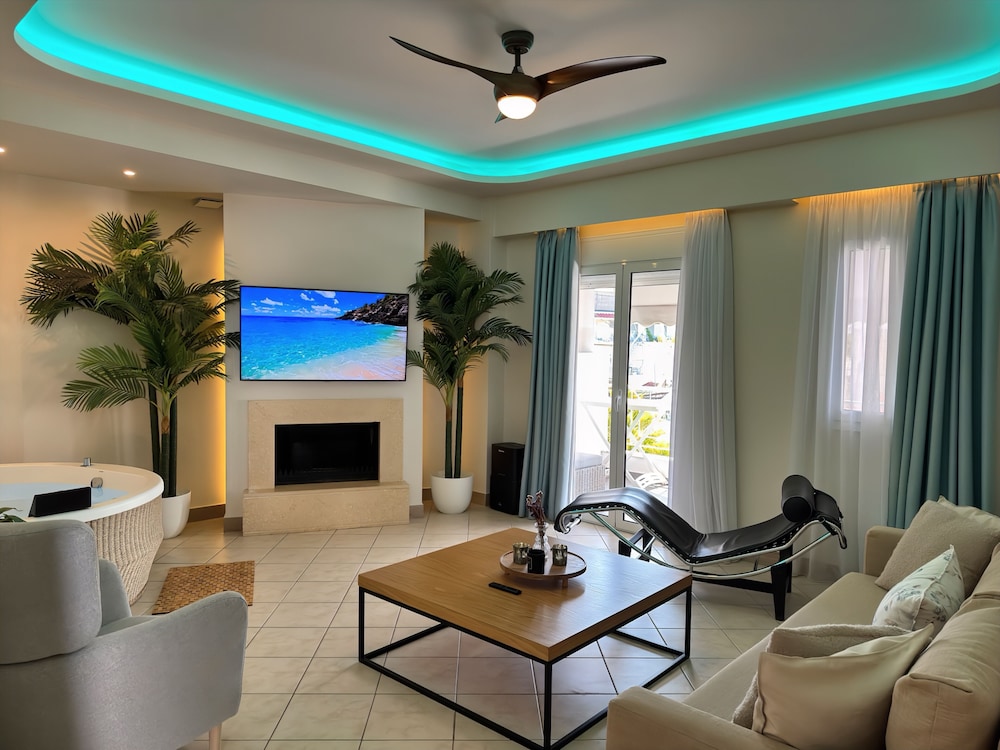 Panorama Suites And Spa 67/85