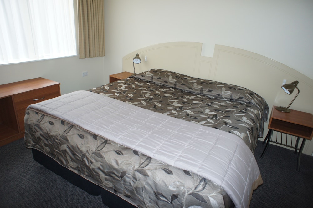 3 BEDROOMS