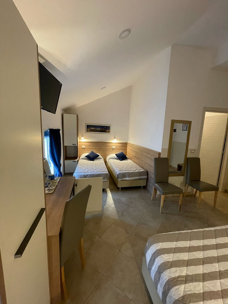Hotel Montecarlo 34/53
