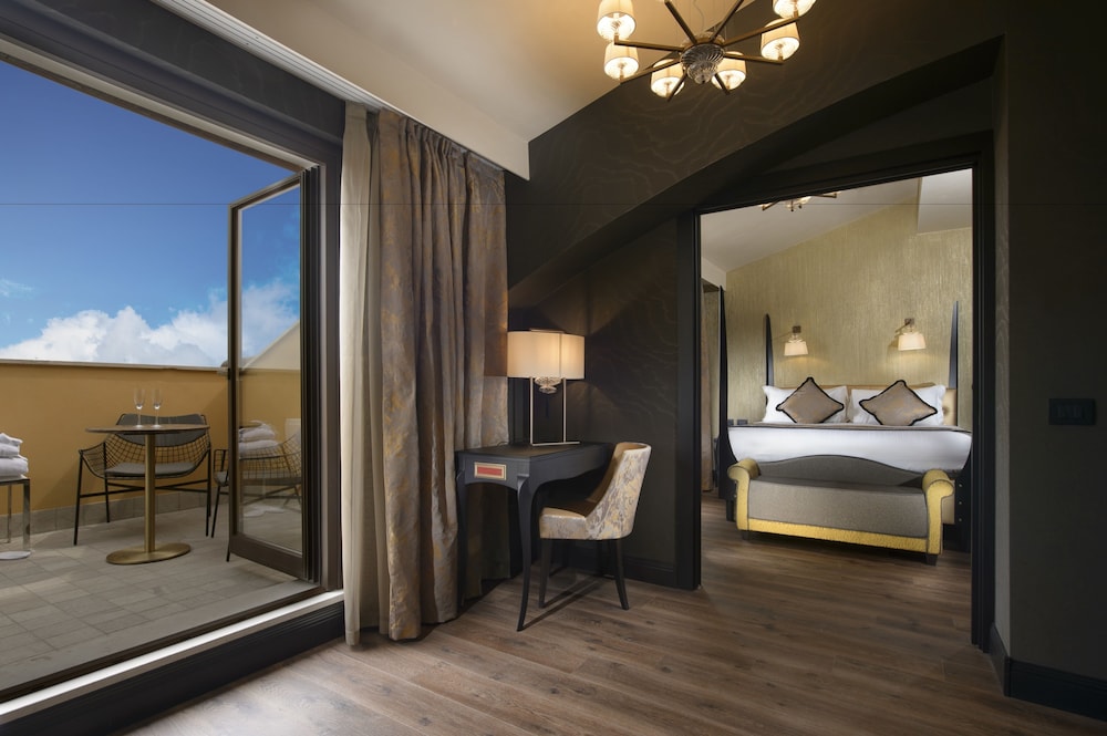 PANORAMIC, SUITE, JETTED TUB, TERRACE