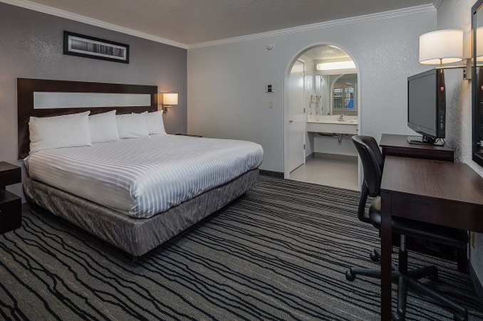Redwood Creek Inn 12/25