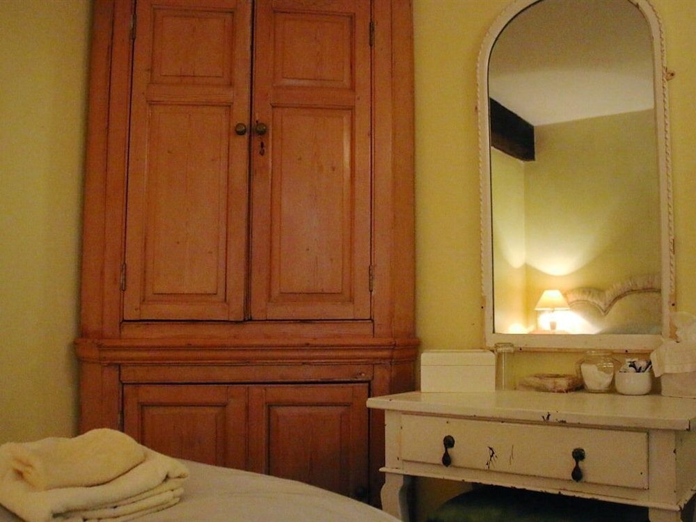 Stone House Bed And Breakfast 12/19