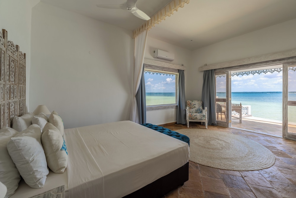 OVERWATER SUITE