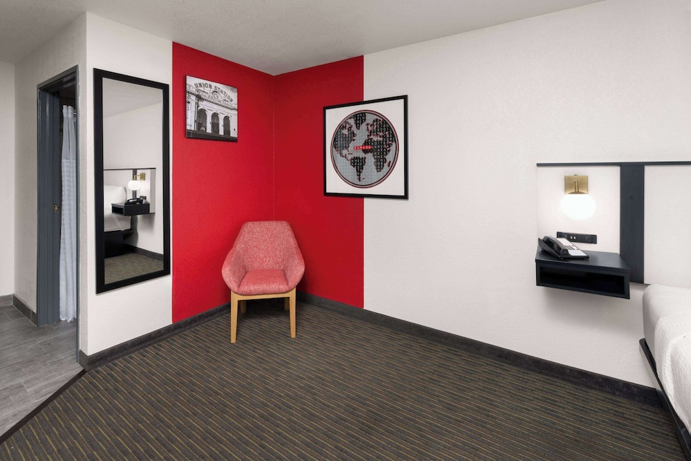 SYLO Hotel Denver Airport, a Ramada by Wyndham 39/57