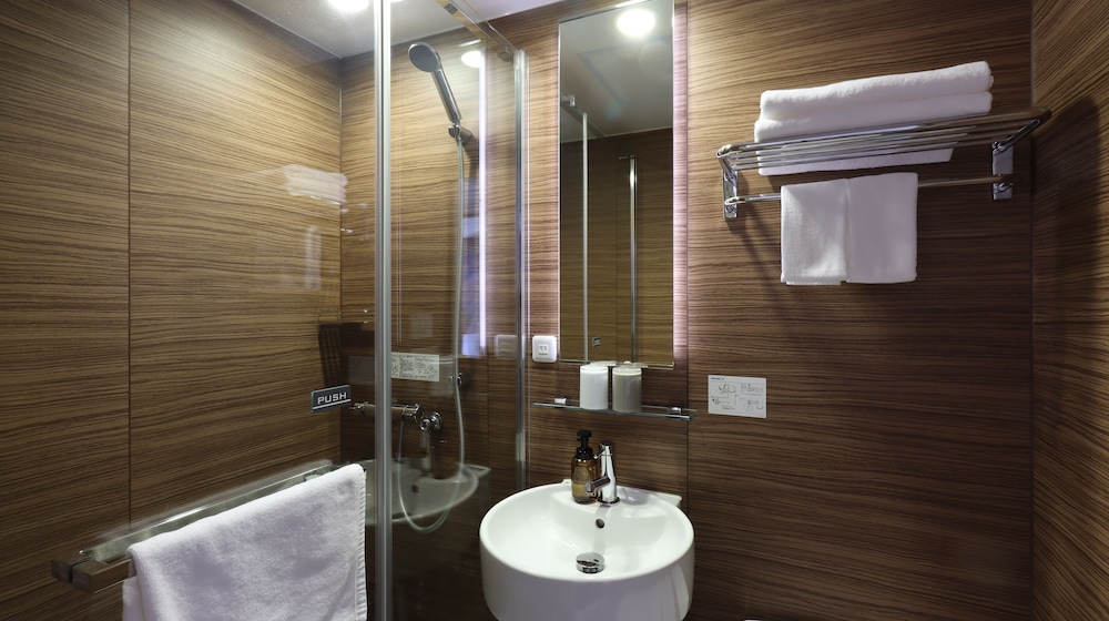 Hotel Glad One Kyoto Shichijo by M’s 54/56