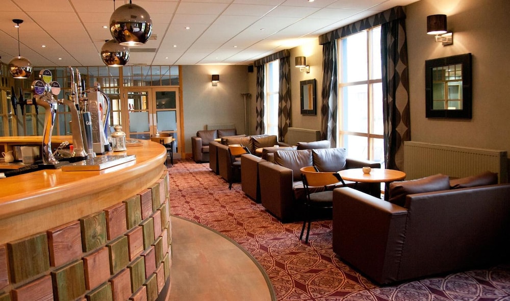 Castlecary House Hotel 34/37
