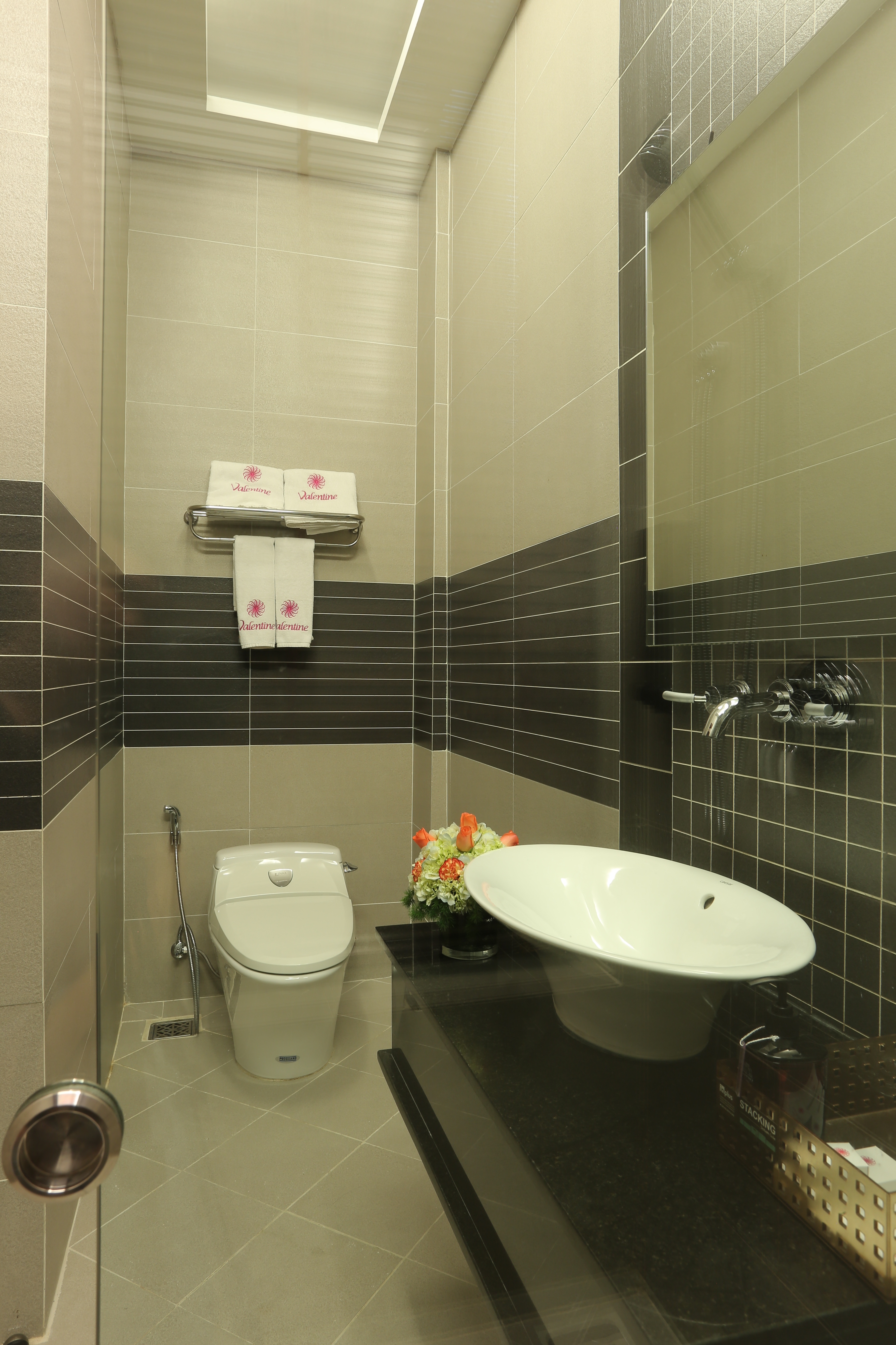 Valentine Hotel 27/36