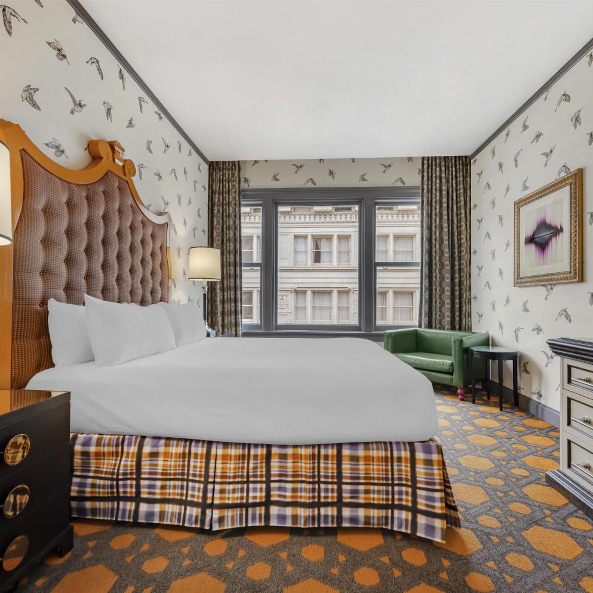 Suite, King Bed, Bath and Shower, Accessible