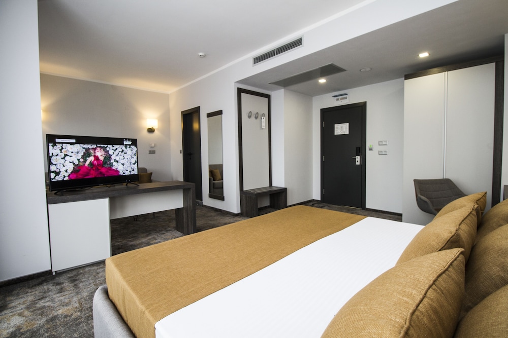Best Western Plus Premium Inn 11/57