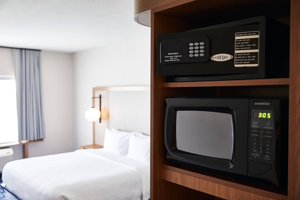 Fairfield Inn & Suites By Marriott Kansas City Belton 7/28