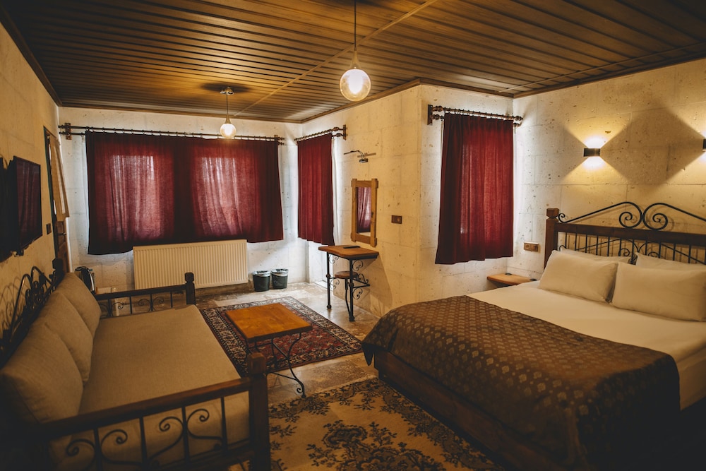 Cavusin Cave House 33/50