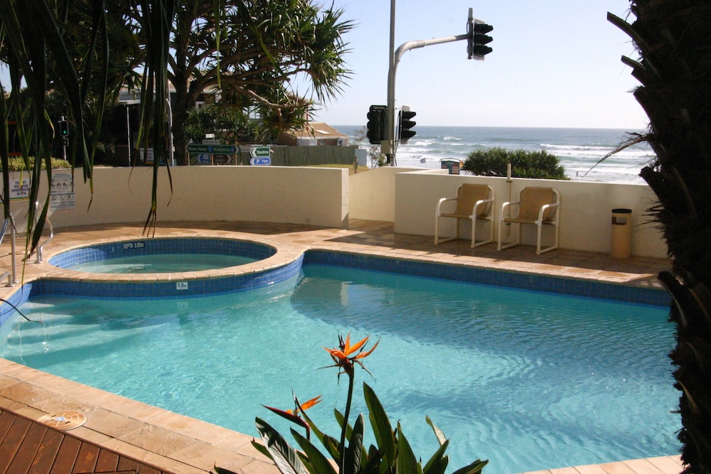 Coolum Caprice 74/76