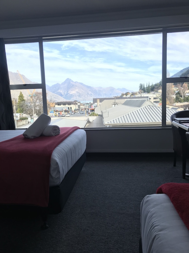 AMBER LODGE MOTEL 17/25