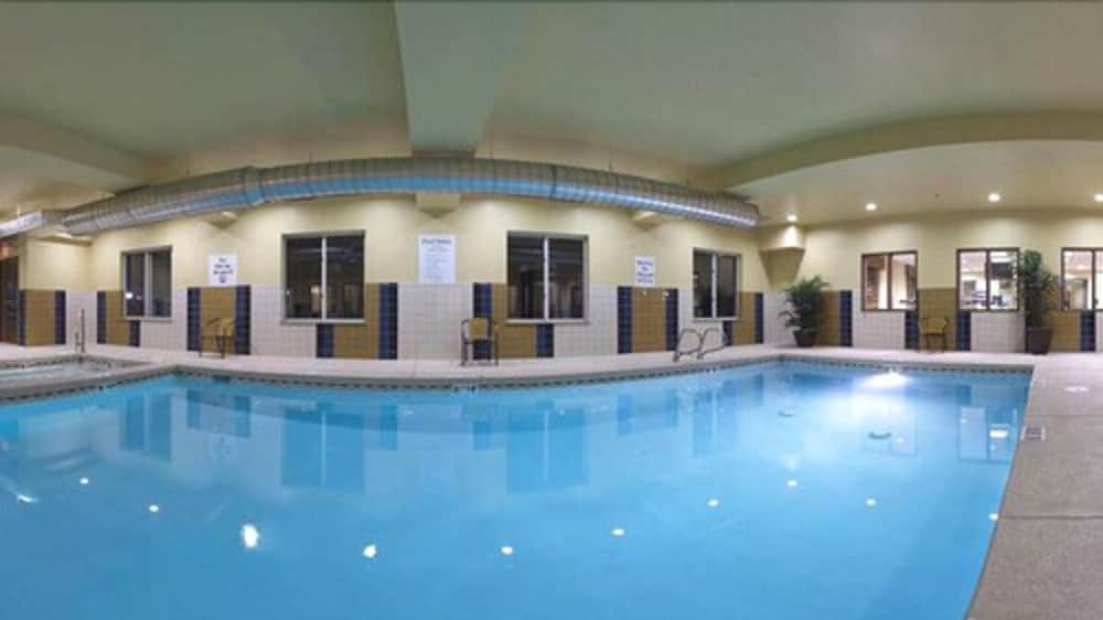 Holiday Inn Express Hotel & Suites Lamar 5/78