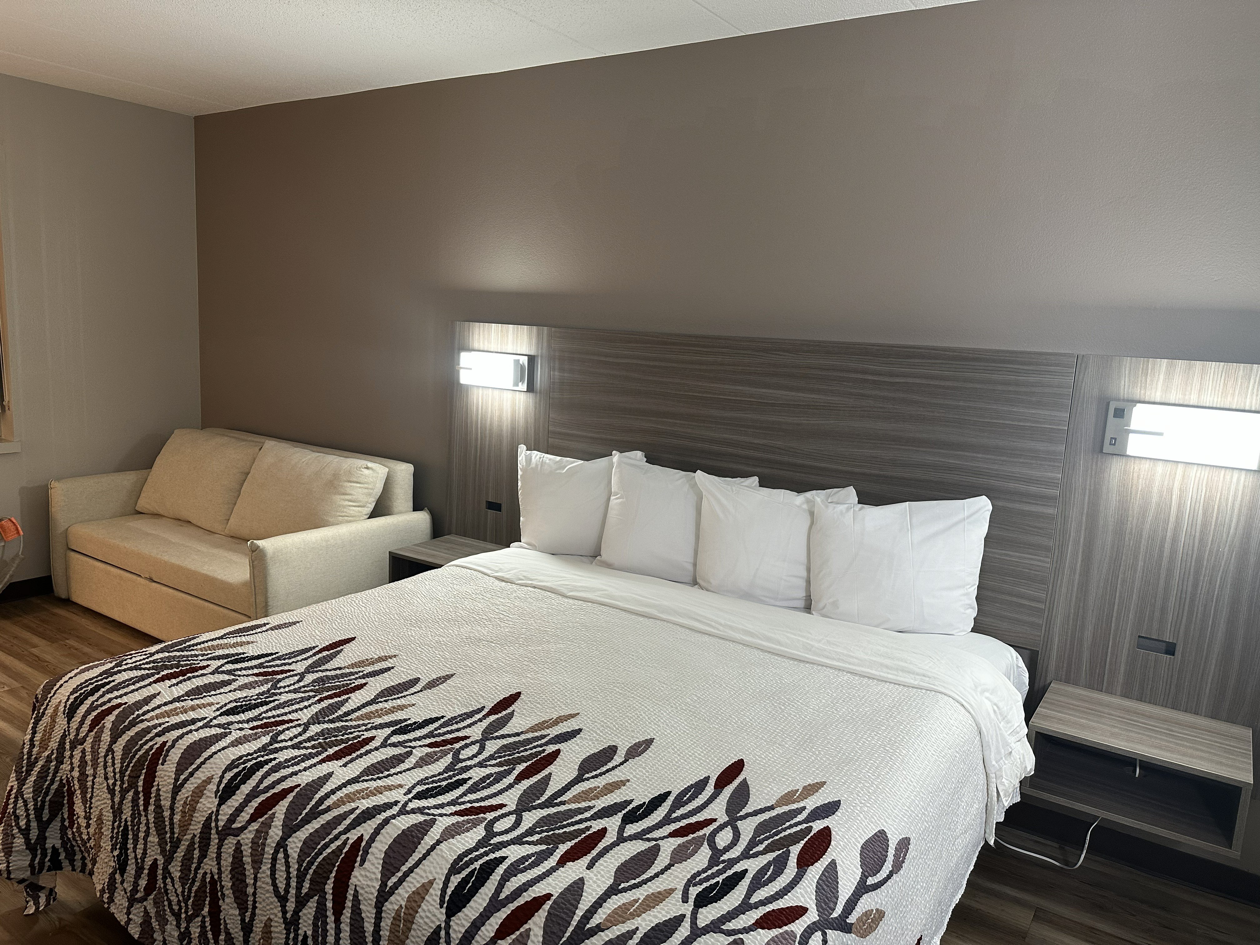 Red Roof Inn & Suites Middleborough 18/40
