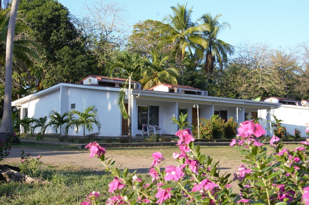 La Isla Hotel 34/35