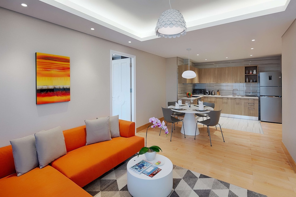SHERWOOD SUITES 48/74
