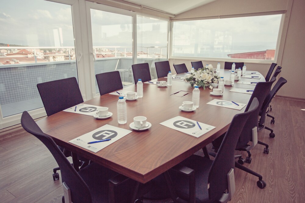 Fesa Business Hotel 64/67