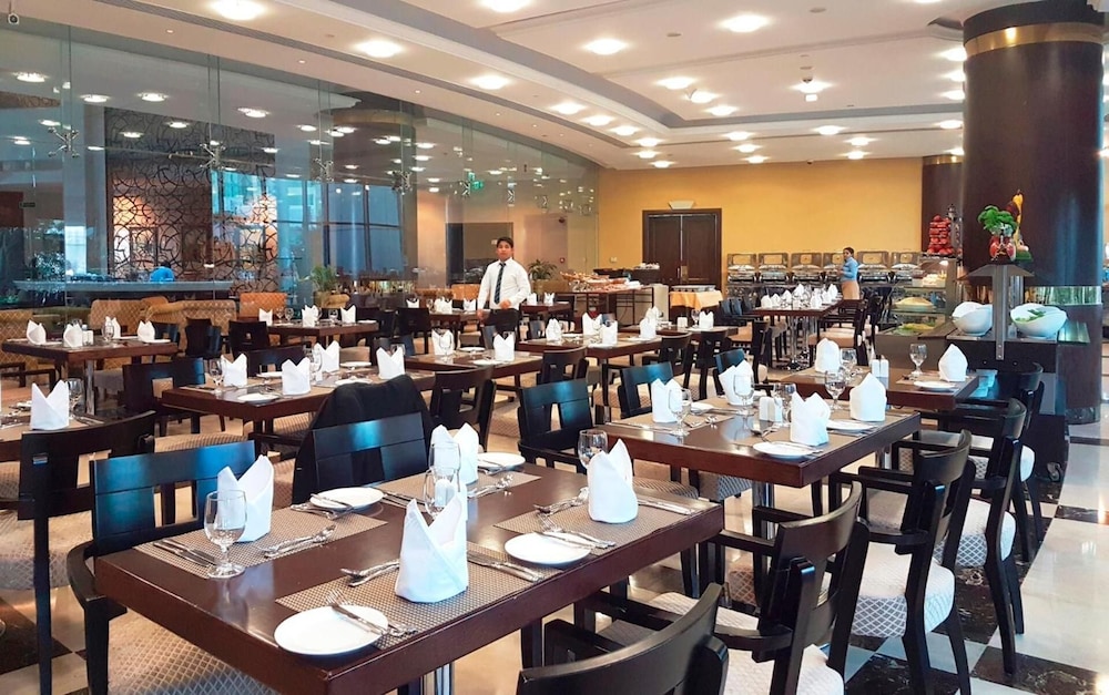 DoubleTree by Hilton Dubai Port Saeed. 54/65