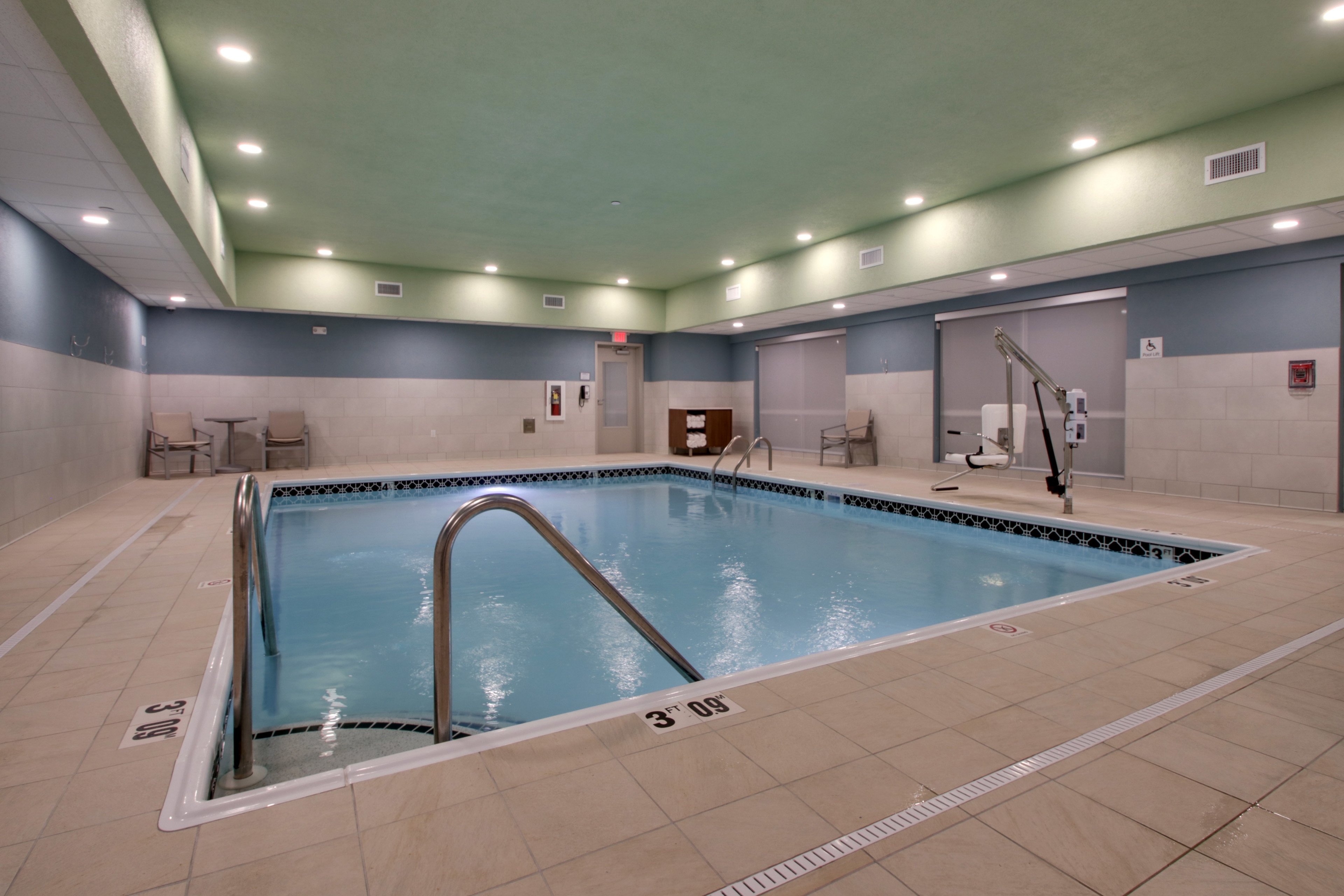 Holiday Inn Express Suites Mount Vernon 33/57